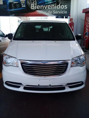 chrysler-town-and-country-2016